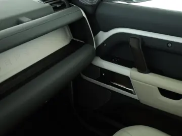Defender 130 D300 AWD First Edition