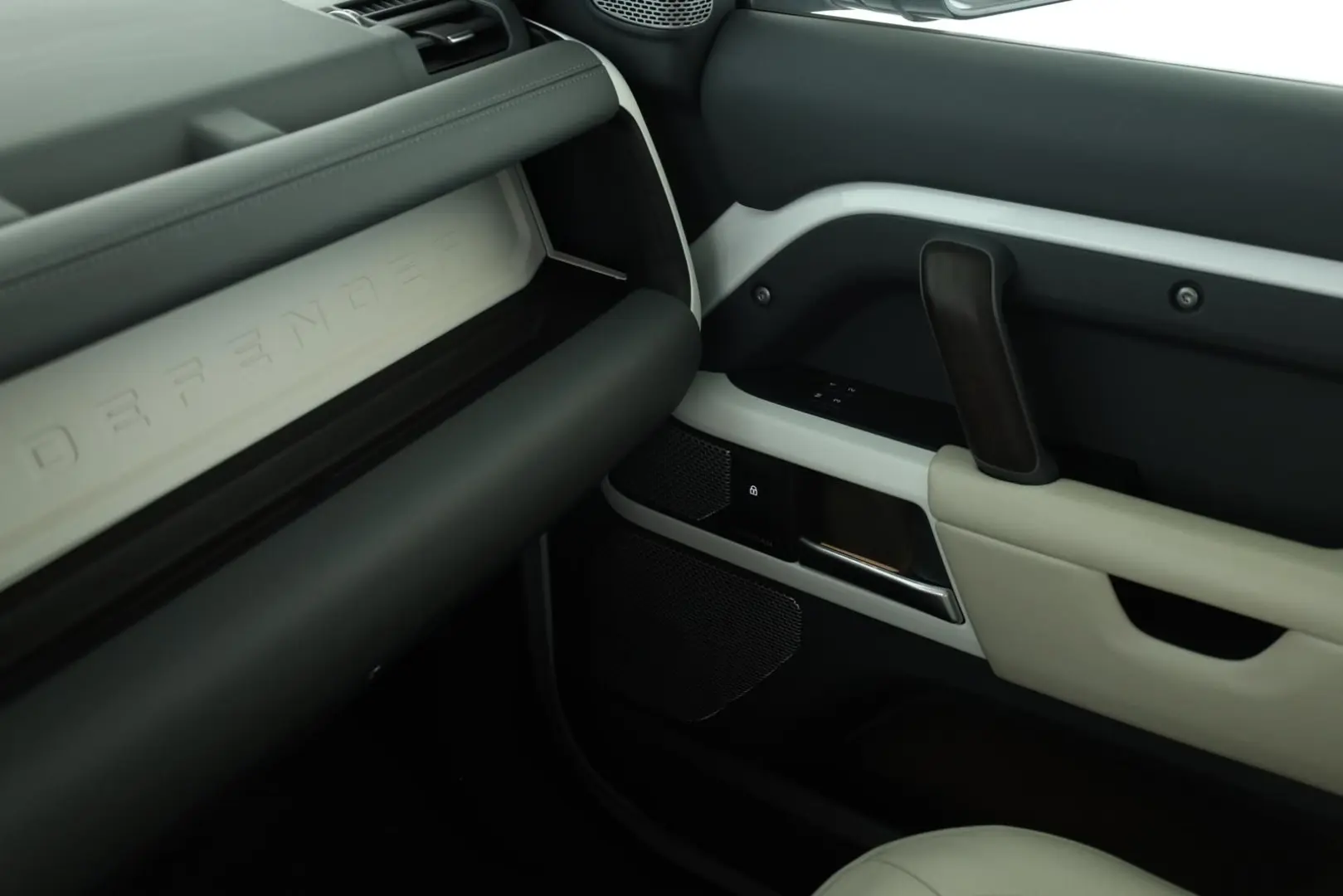 Defender 130 D300 AWD First Edition