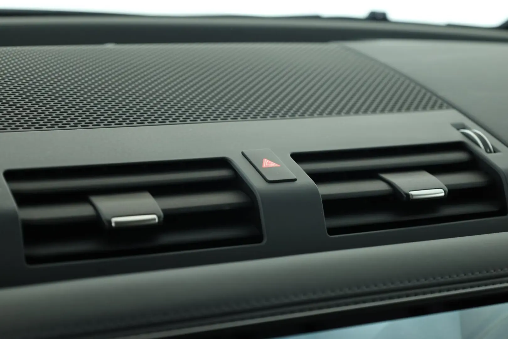 Defender 130 D300 AWD First Edition