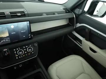 Defender 130 D300 AWD First Edition