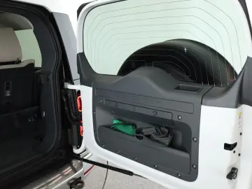 Defender 130 D300 AWD First Edition