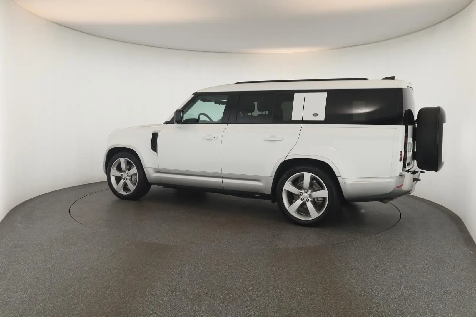 Defender 130 D300 AWD First Edition