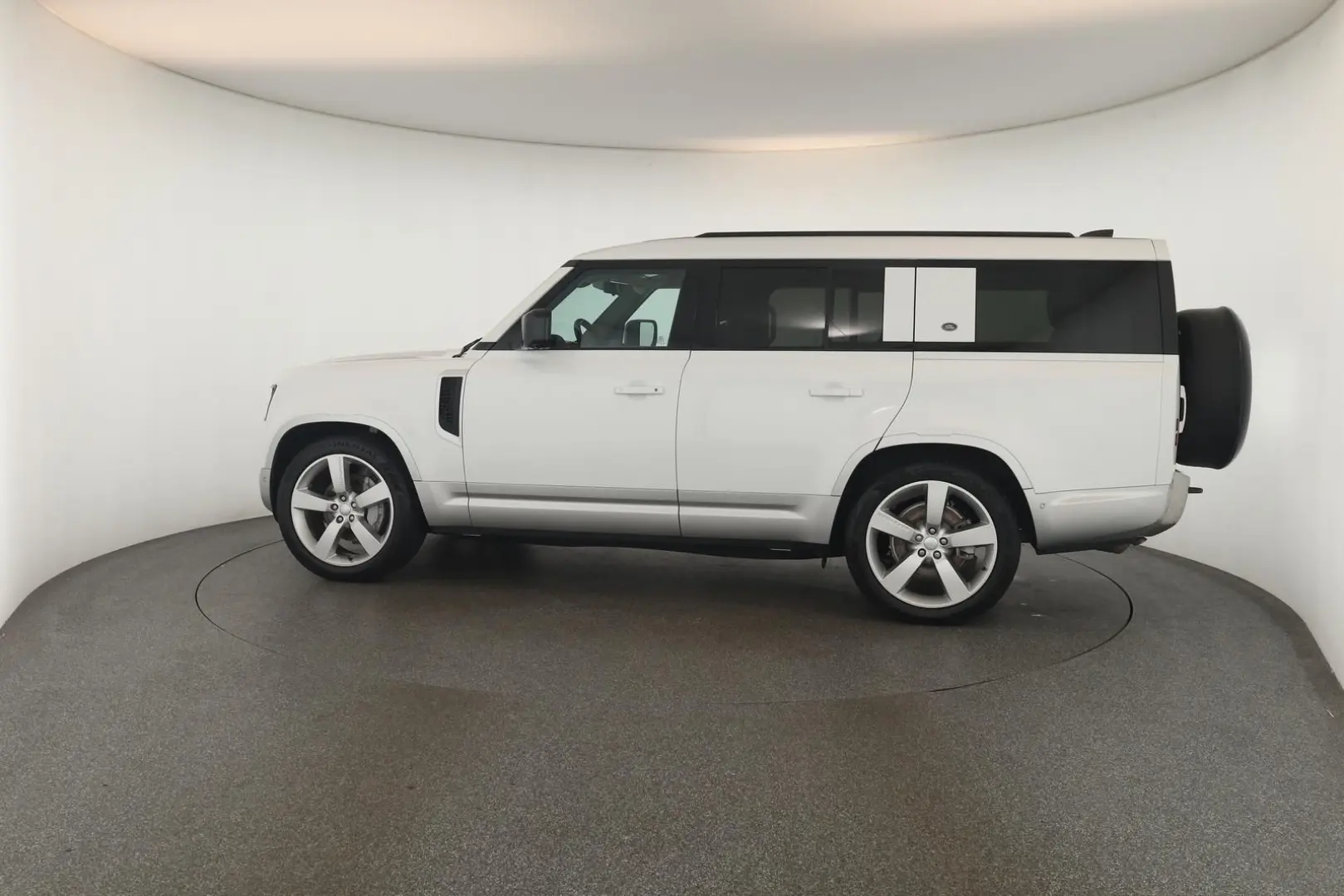 Defender 130 D300 AWD First Edition