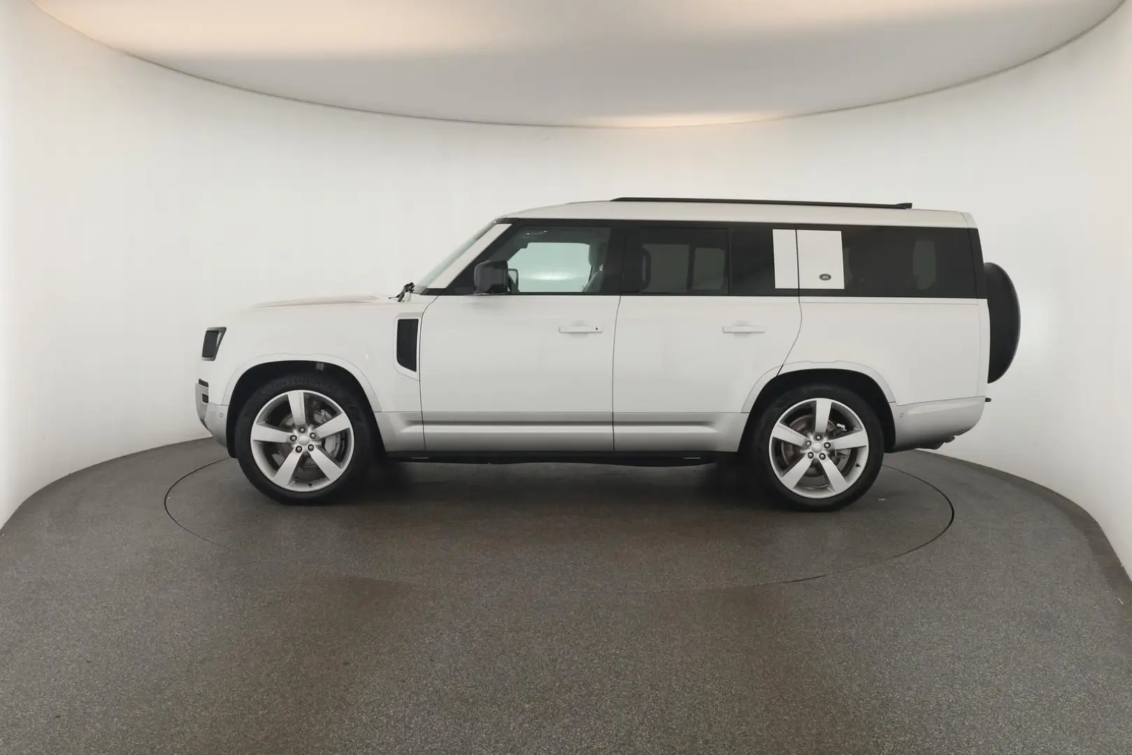 Defender 130 D300 AWD First Edition