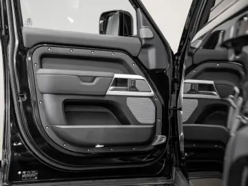 Defender 130 D300 SE