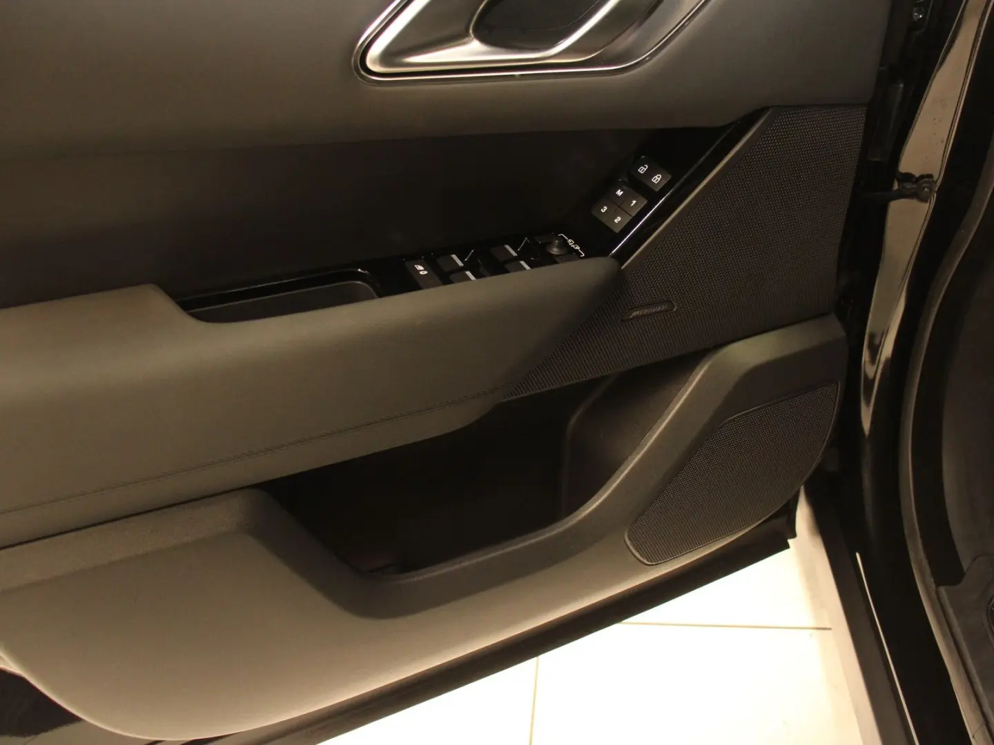 Range Rover Velar P400e Hybrid