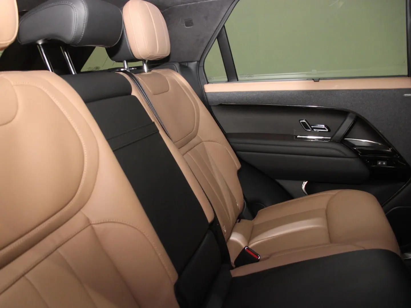 Range Rover Sport P550e Hybrid Autobiography