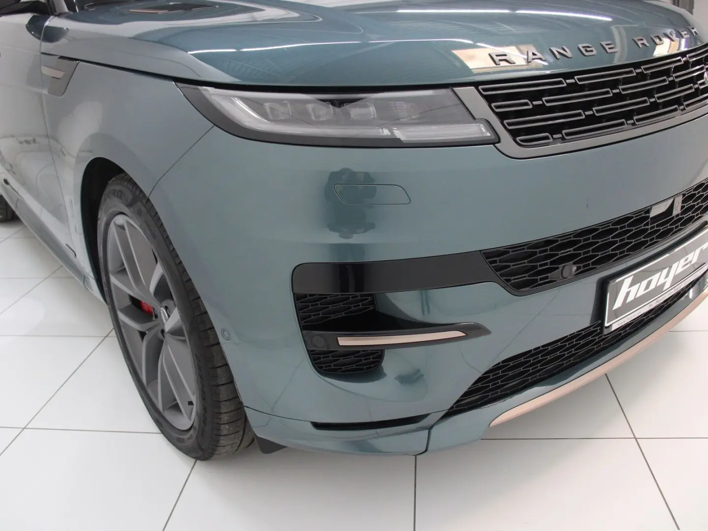 Range Rover Sport P550e Hybrid Autobiography