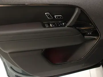 Range Rover Sport P550e Hybrid Autobiography