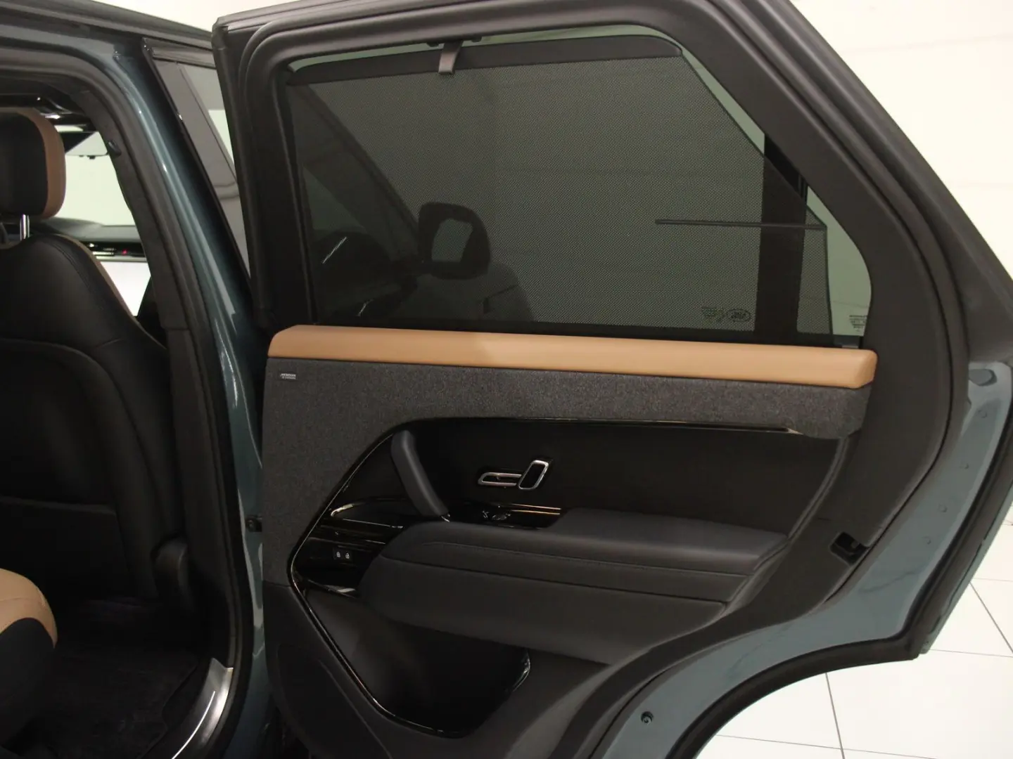 Range Rover Sport P550e Hybrid Autobiography