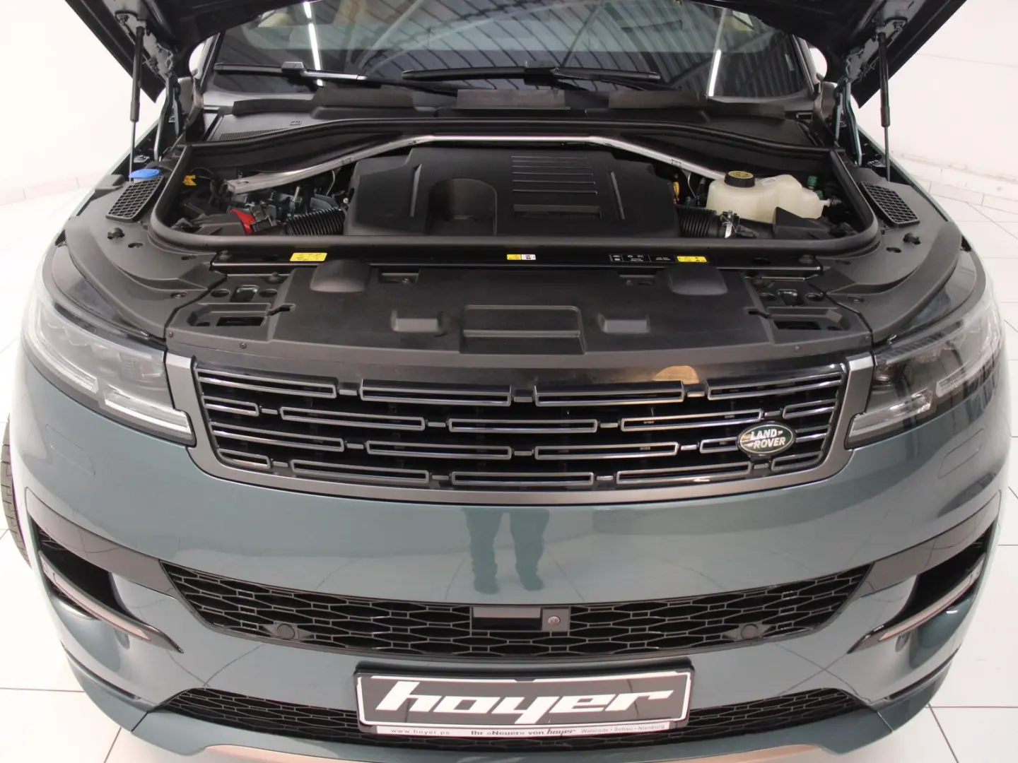 Range Rover Sport P550e Hybrid Autobiography