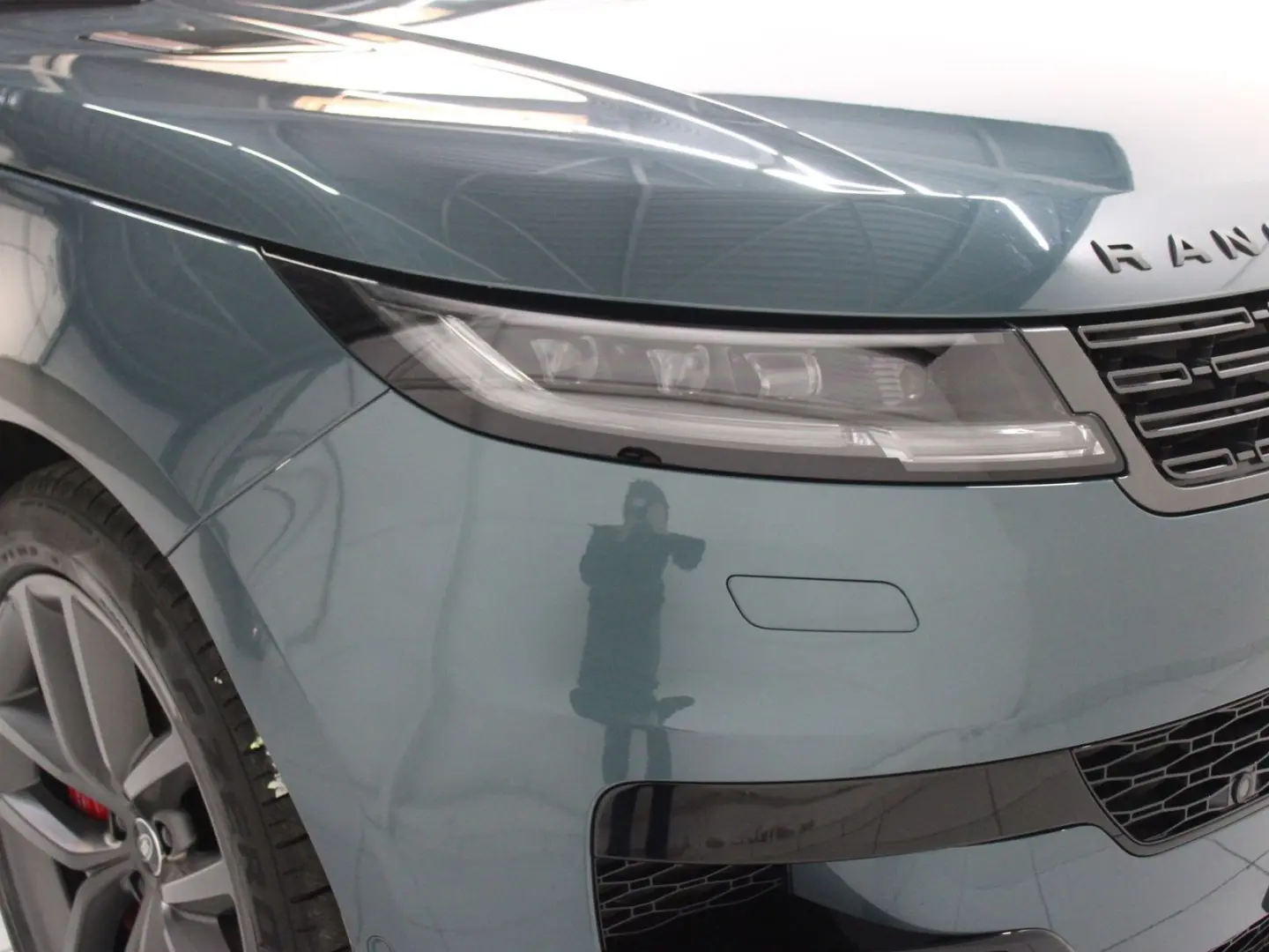 Range Rover Sport P550e Hybrid Autobiography