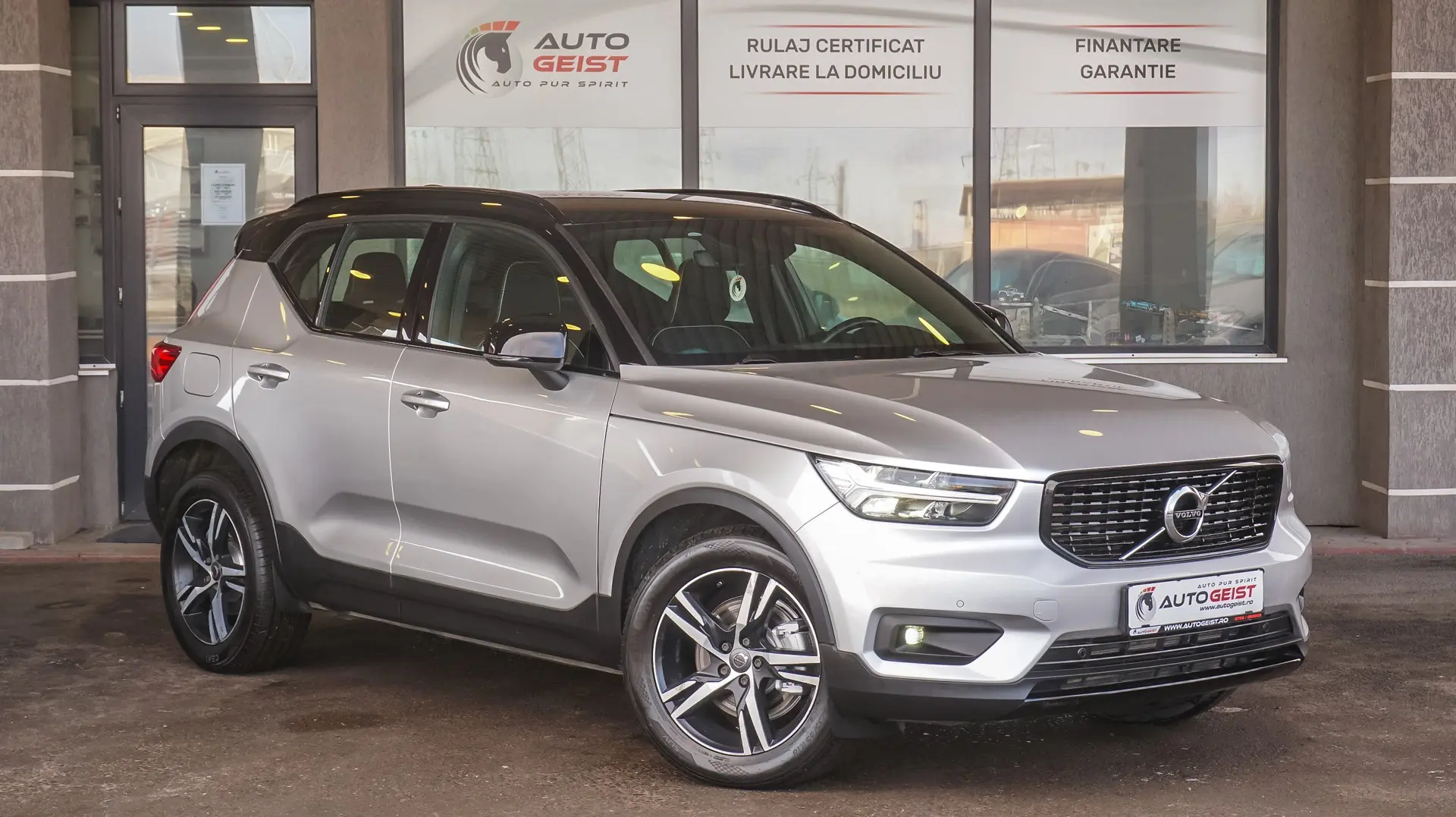VOLVO XC40 AWD T5 R-DESIGN