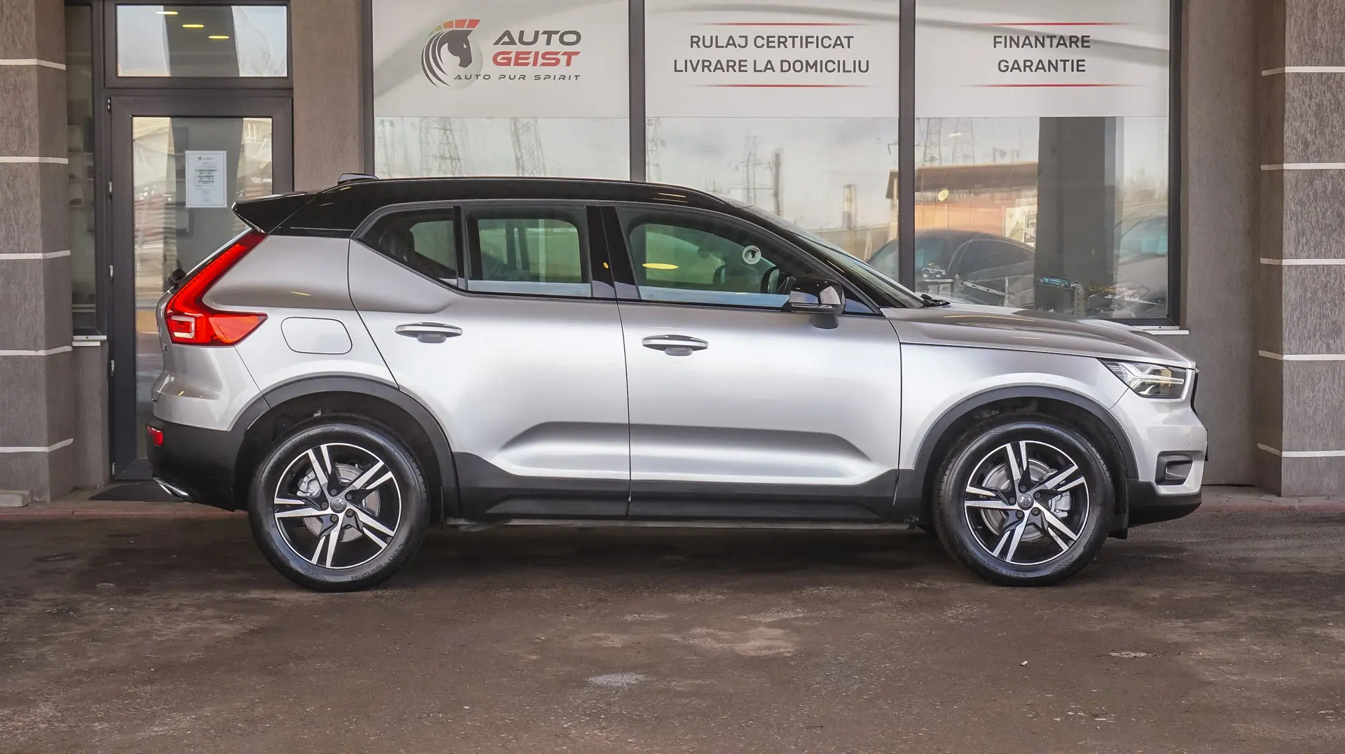 VOLVO XC40 AWD T5 R-DESIGN