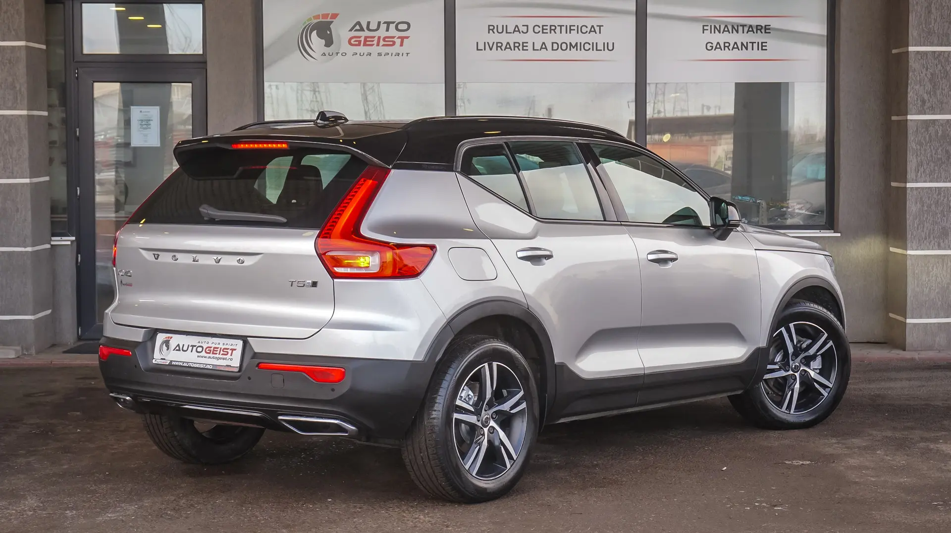 VOLVO XC40 AWD T5 R-DESIGN