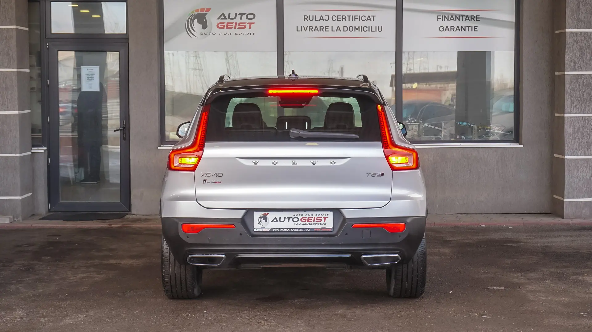 VOLVO XC40 AWD T5 R-DESIGN