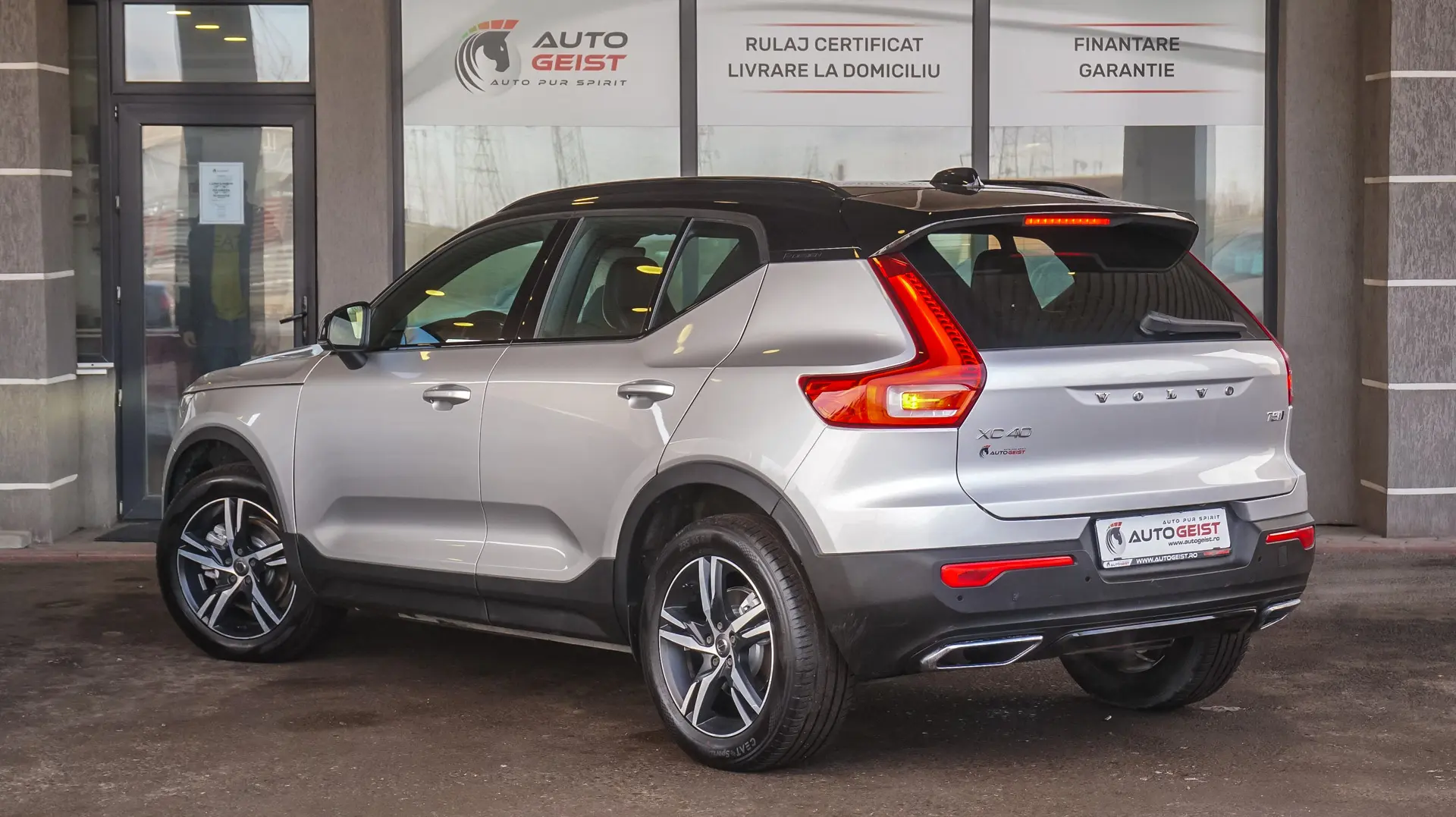 VOLVO XC40 AWD T5 R-DESIGN