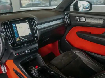 VOLVO XC40 AWD T5 R-DESIGN