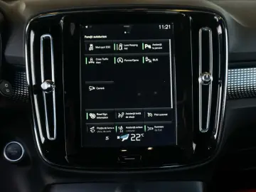 VOLVO XC40 AWD T5 R-DESIGN