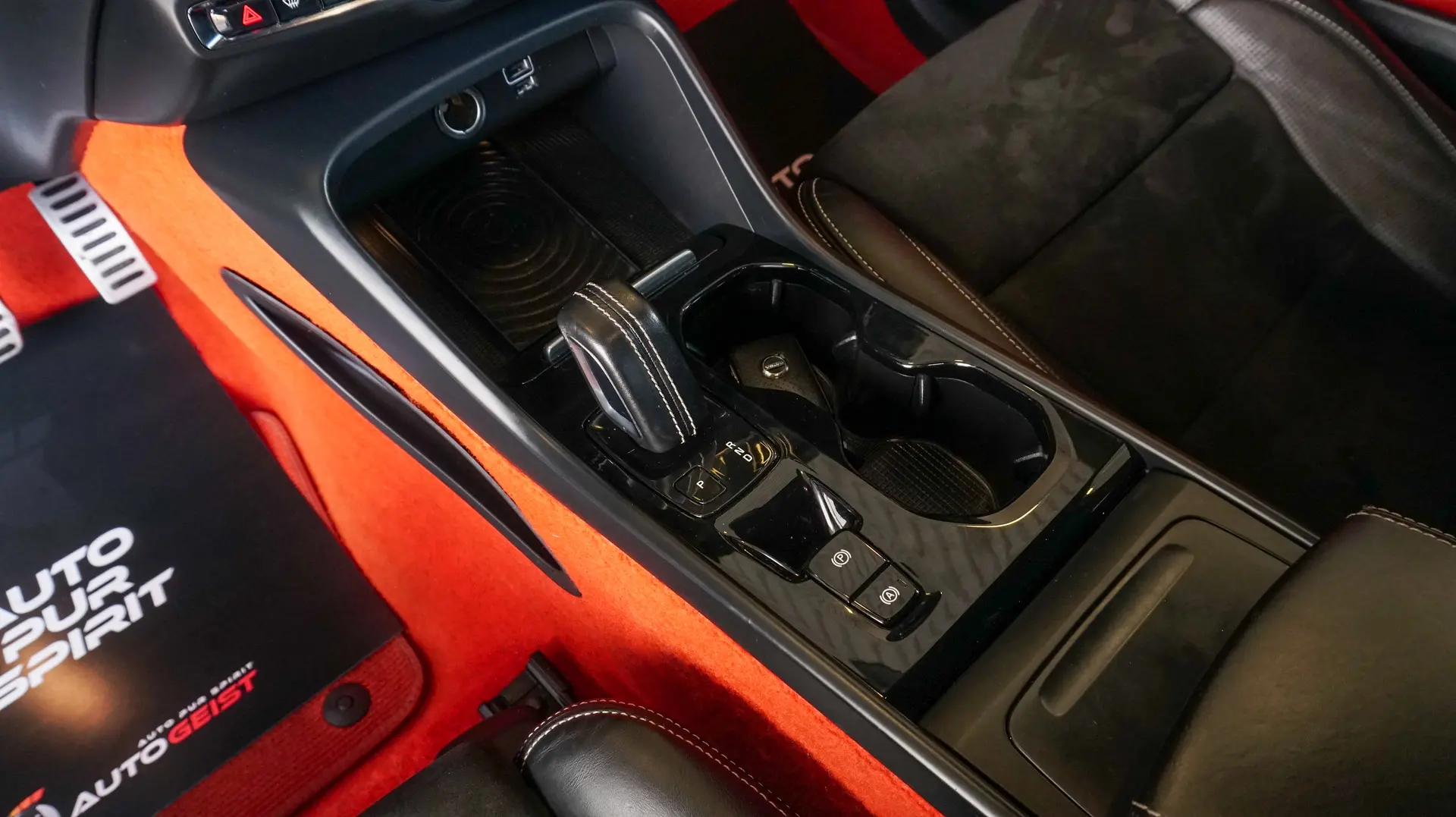 VOLVO XC40 AWD T5 R-DESIGN