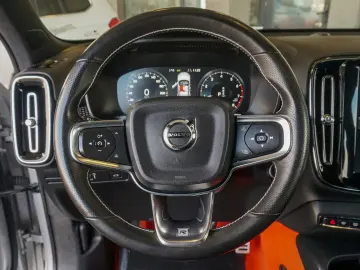 VOLVO XC40 AWD T5 R-DESIGN