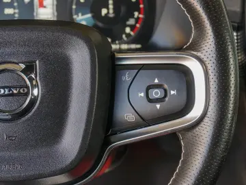 VOLVO XC40 AWD T5 R-DESIGN