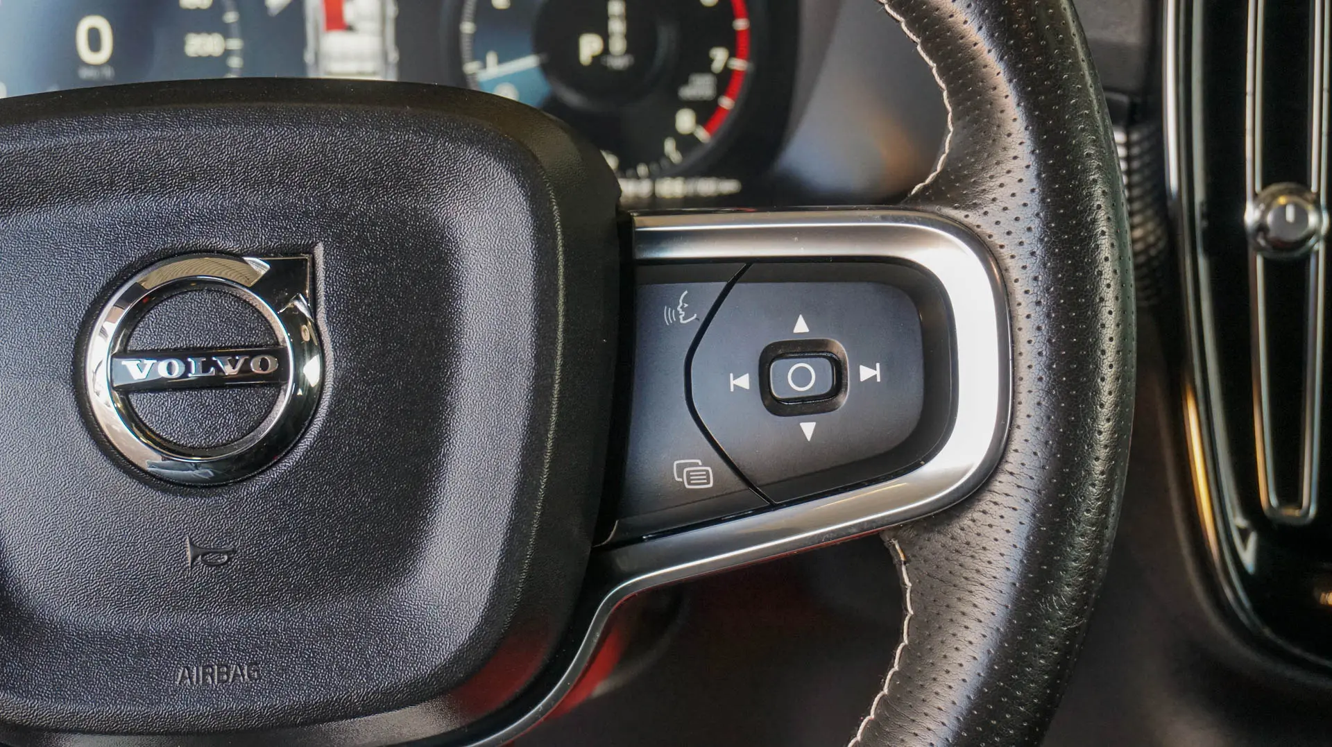 VOLVO XC40 AWD T5 R-DESIGN