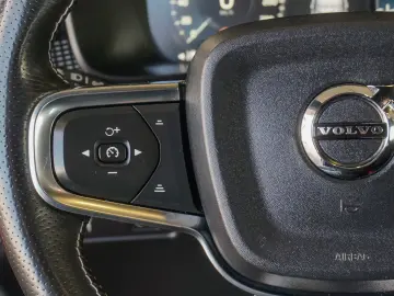 VOLVO XC40 AWD T5 R-DESIGN