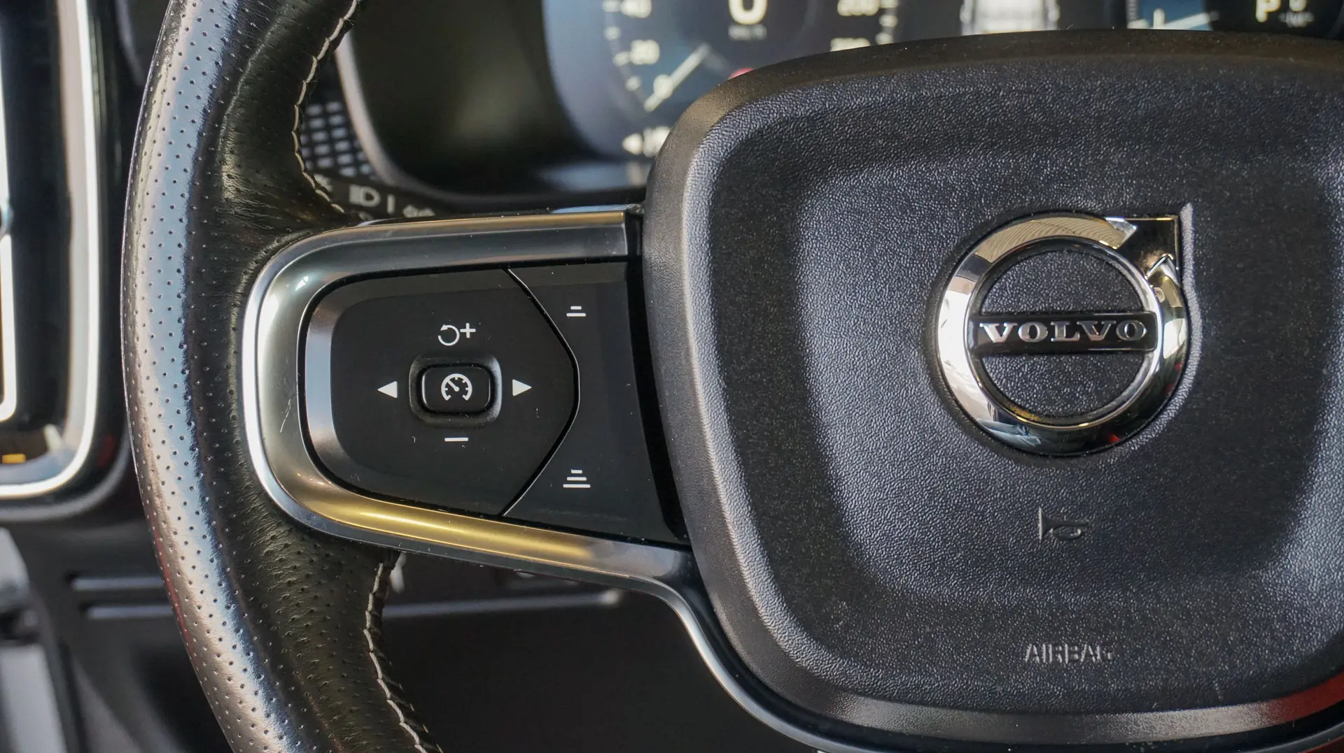 VOLVO XC40 AWD T5 R-DESIGN