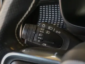 VOLVO XC40 AWD T5 R-DESIGN