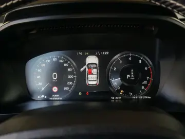 VOLVO XC40 AWD T5 R-DESIGN