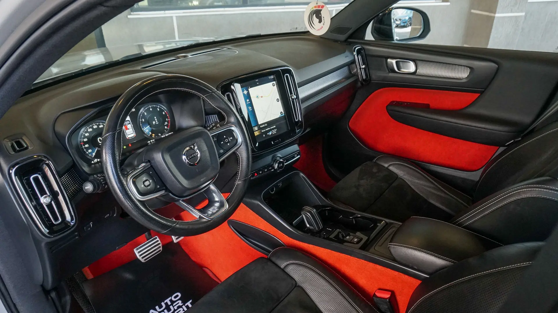 VOLVO XC40 AWD T5 R-DESIGN