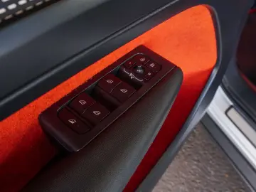 VOLVO XC40 AWD T5 R-DESIGN