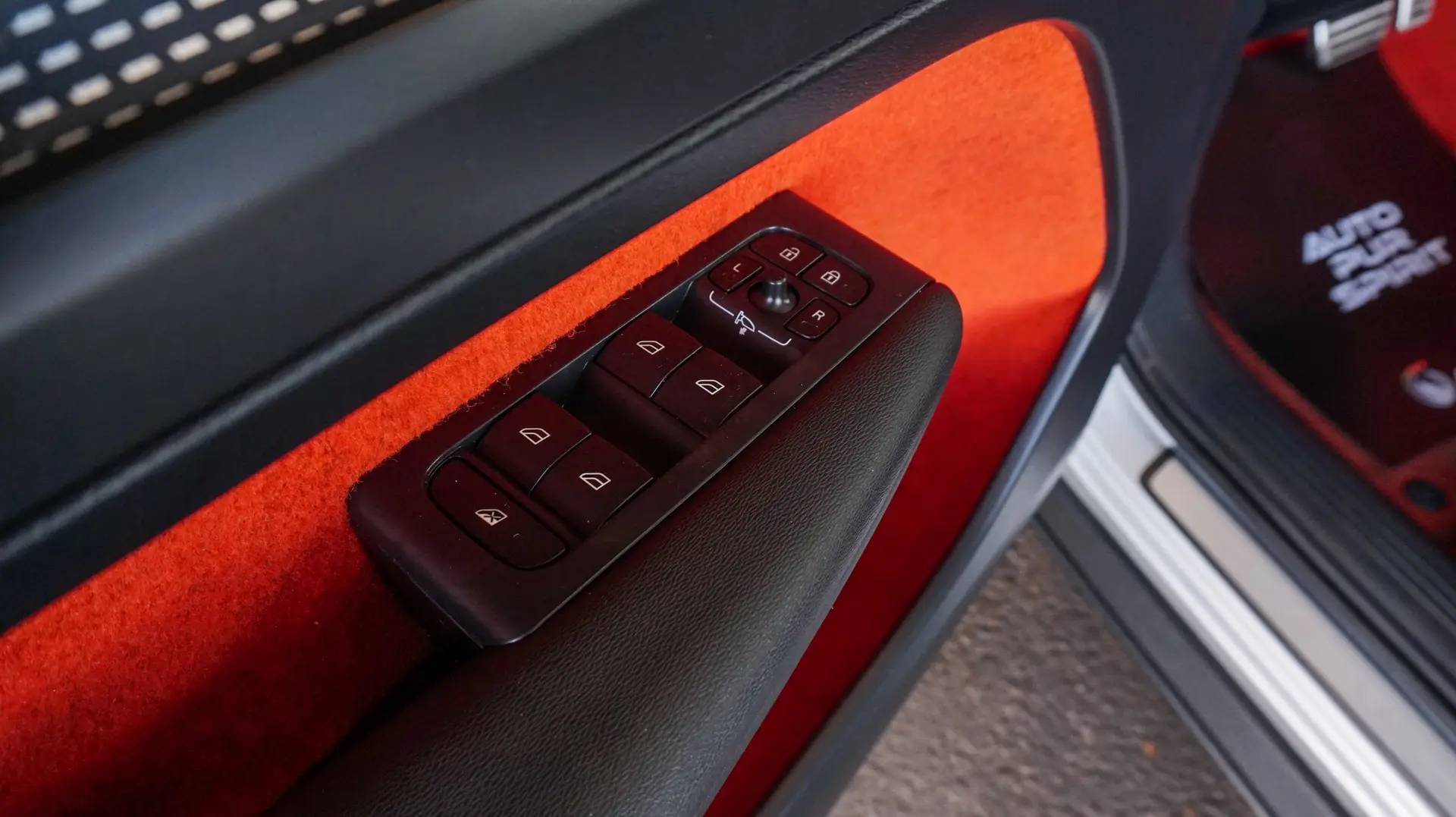 VOLVO XC40 AWD T5 R-DESIGN