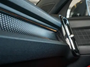 VOLVO XC40 AWD T5 R-DESIGN