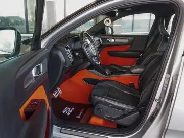 VOLVO XC40 AWD T5 R-DESIGN