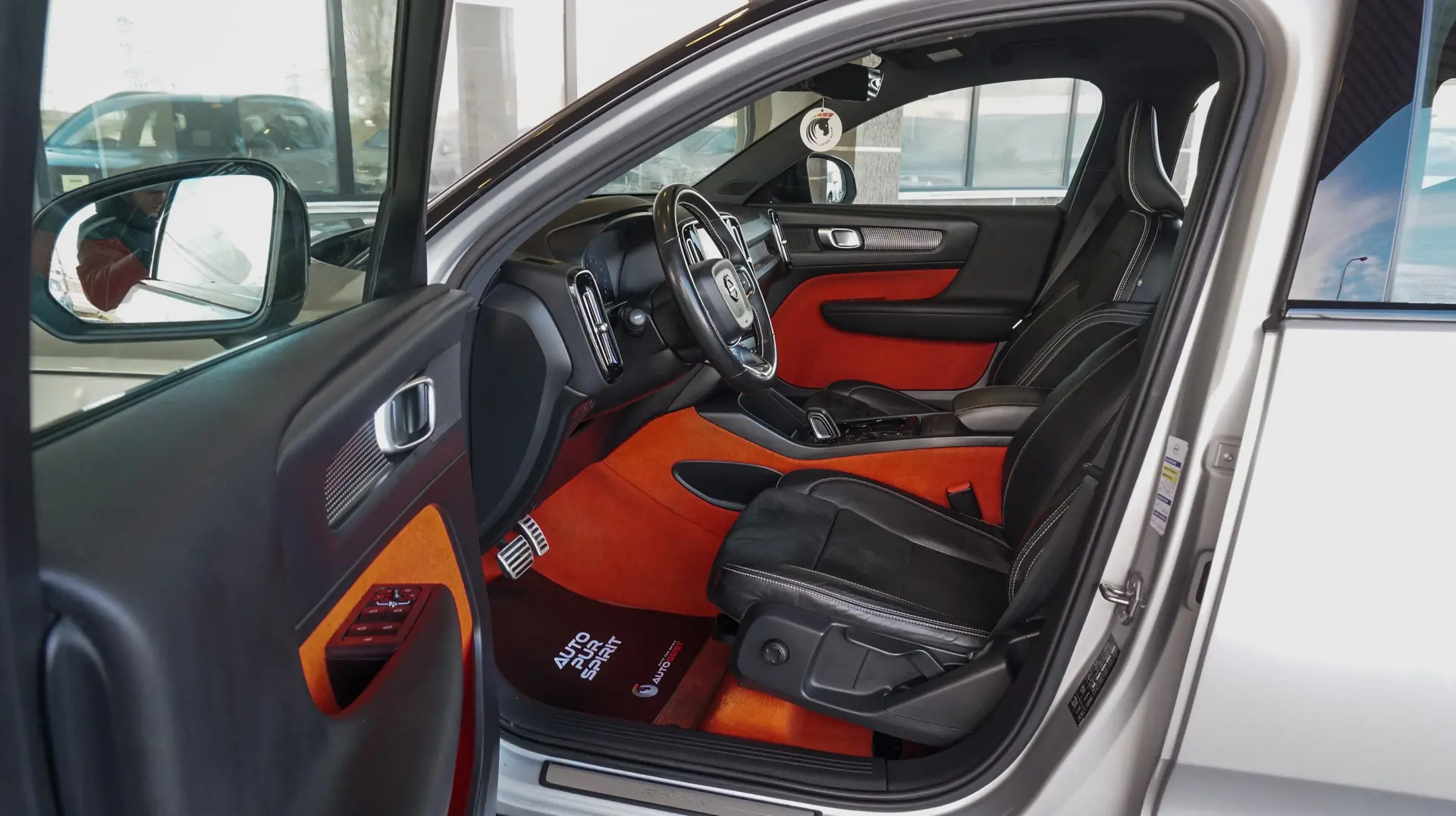 VOLVO XC40 AWD T5 R-DESIGN