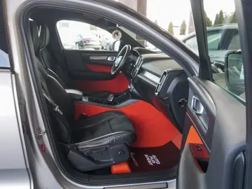 VOLVO XC40 AWD T5 R-DESIGN