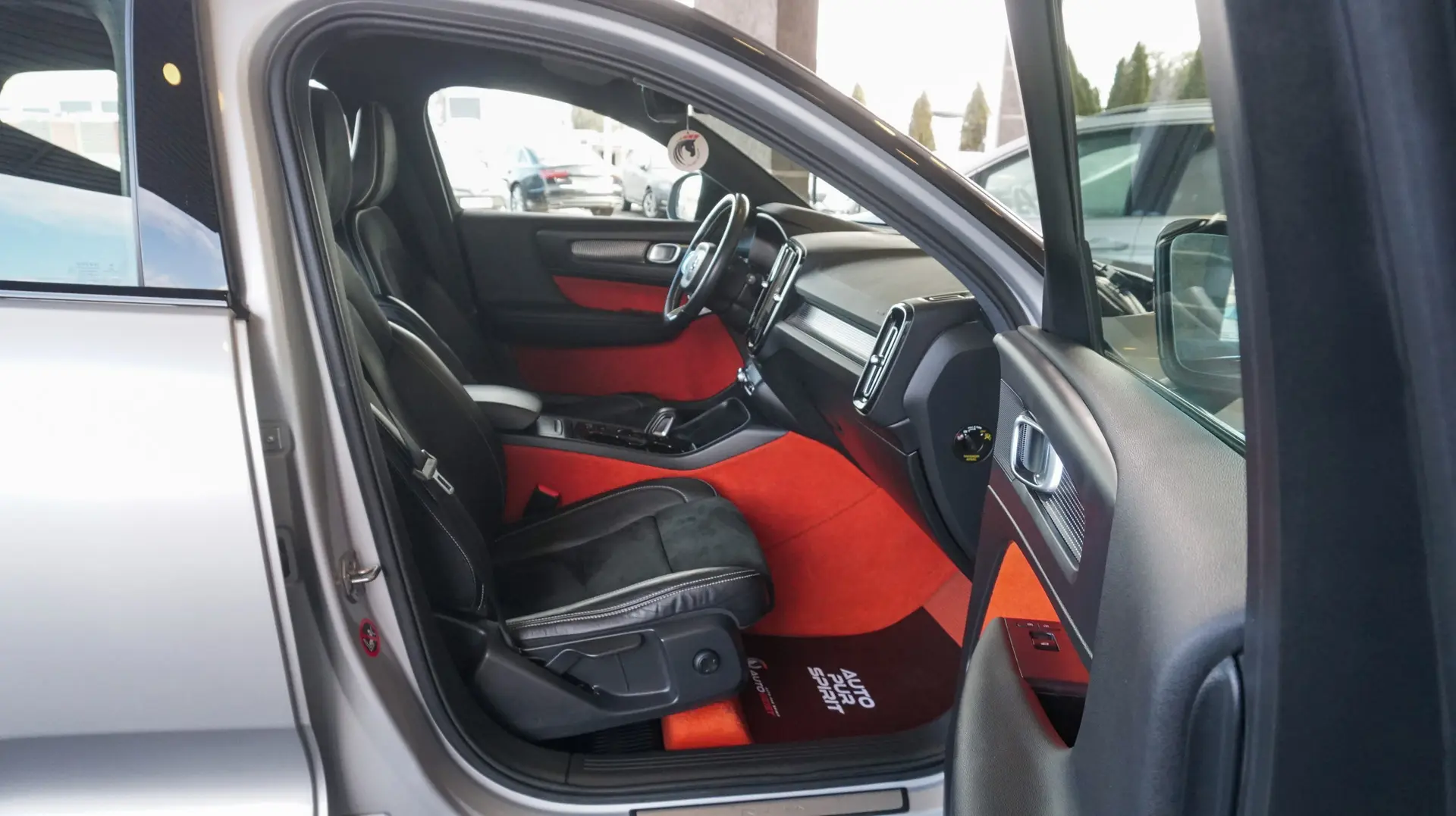 VOLVO XC40 AWD T5 R-DESIGN