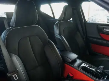 VOLVO XC40 AWD T5 R-DESIGN