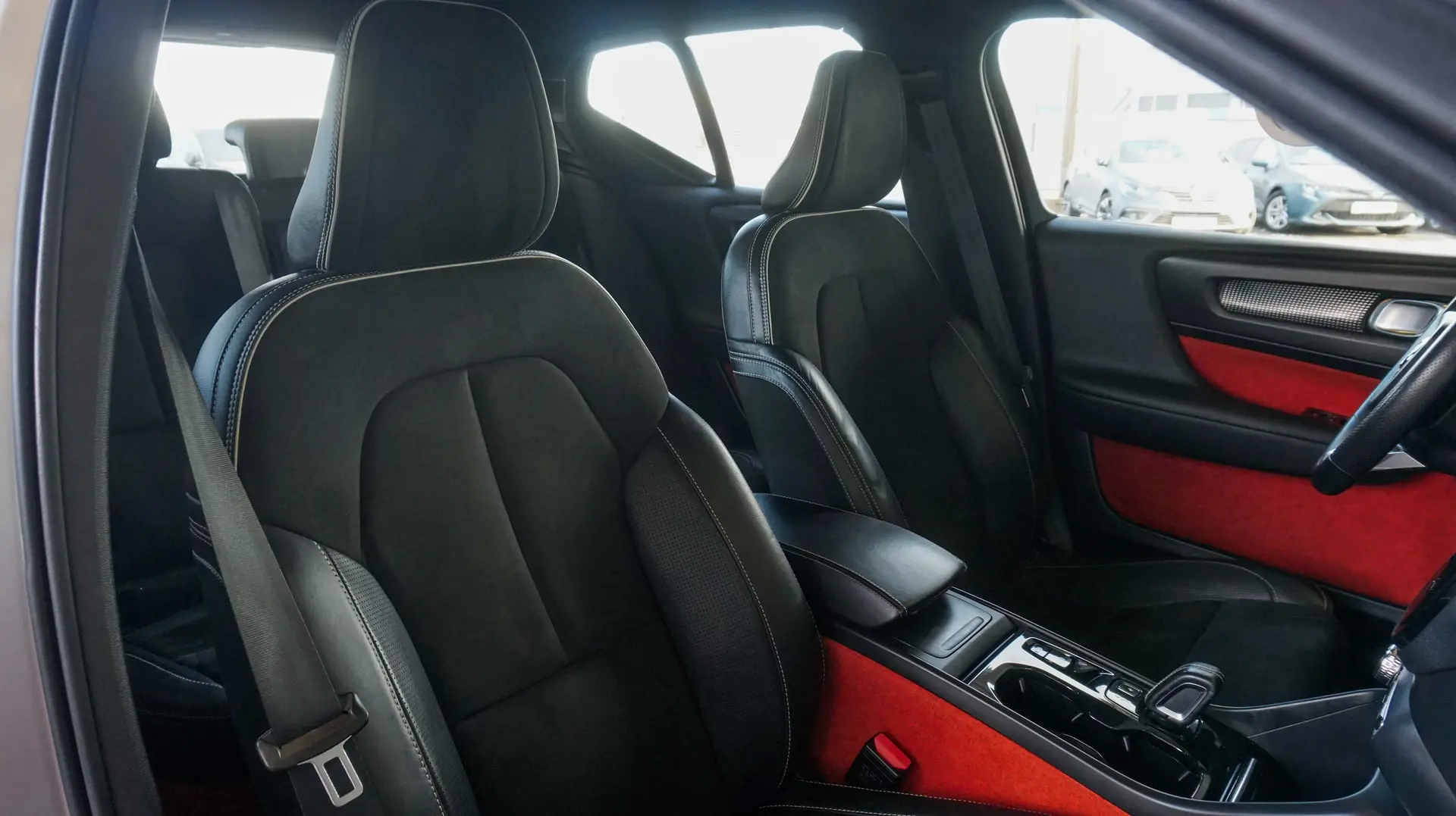 VOLVO XC40 AWD T5 R-DESIGN