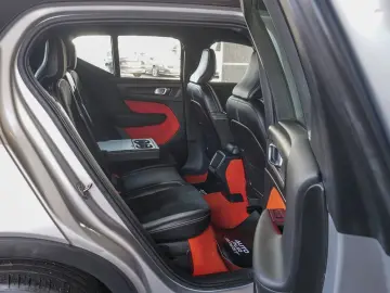 VOLVO XC40 AWD T5 R-DESIGN