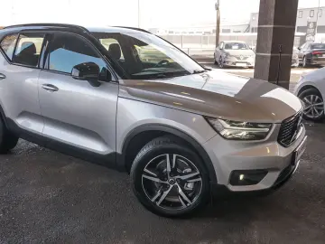 VOLVO XC40 AWD T5 R-DESIGN