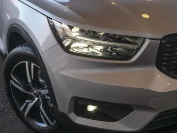 VOLVO XC40 AWD T5 R-DESIGN