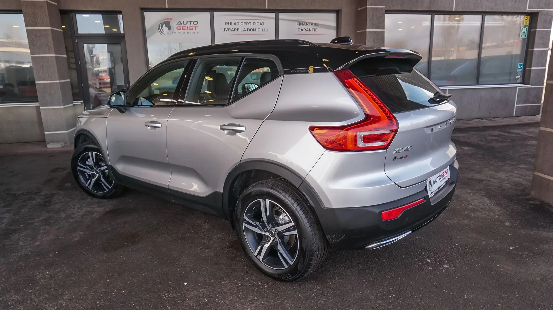 VOLVO XC40 AWD T5 R-DESIGN