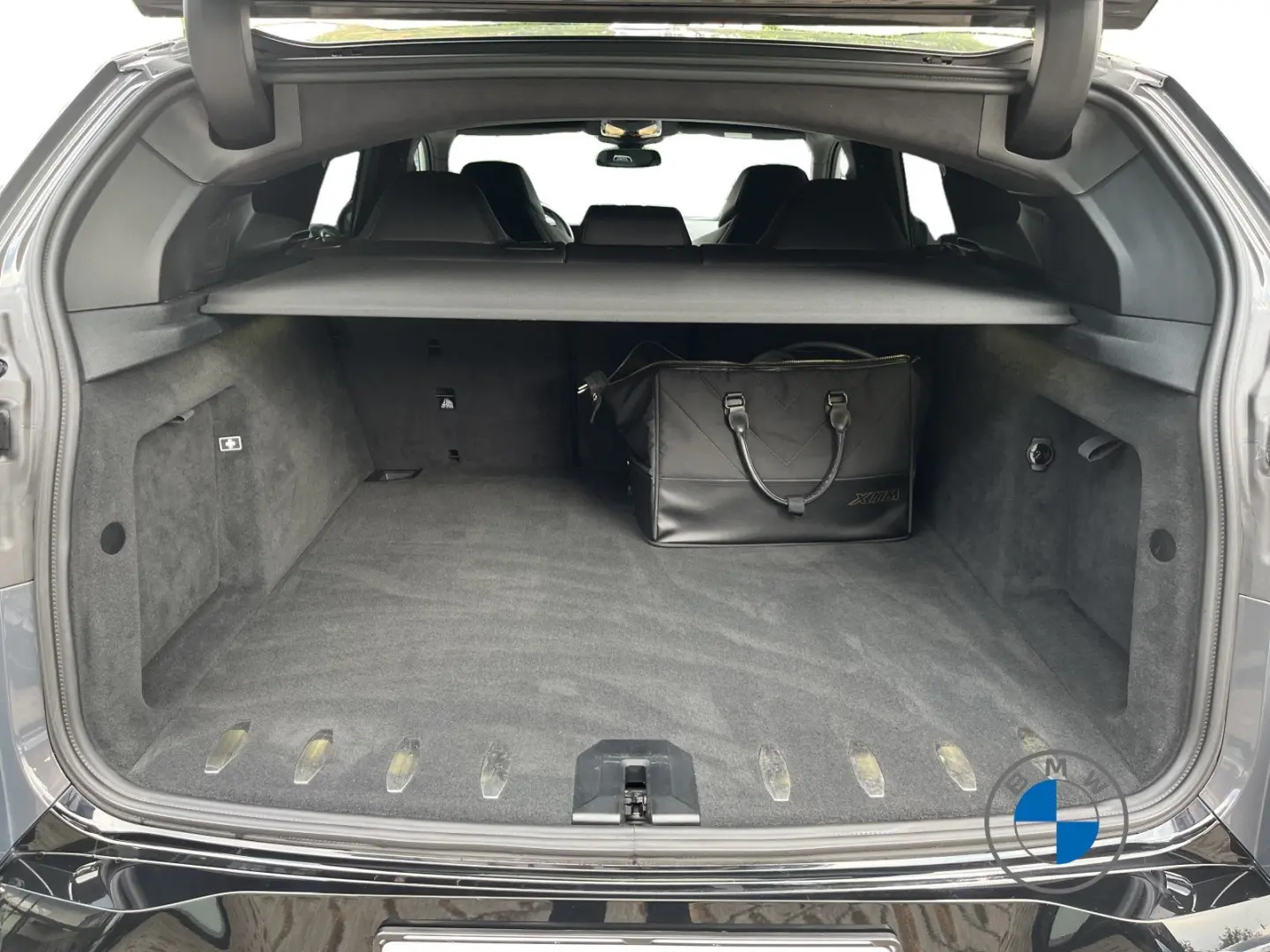 XM 21  Indiv. Farbe Leder Lenkradheizung Massage