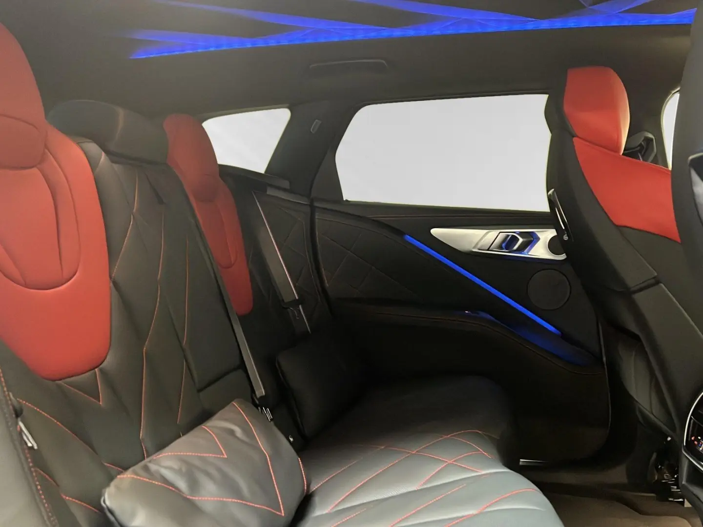 XM Label Red  € 1.190 Zubehörbonus  AHK Massage