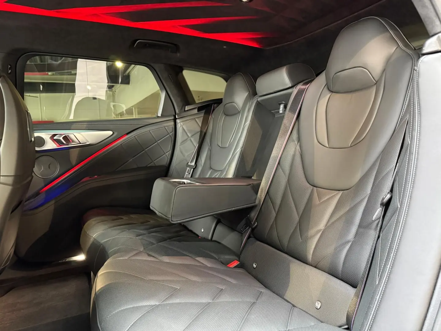 XM M Driver´s H&K Soft-Close Massage