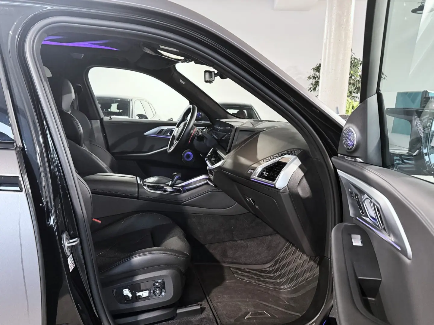 XM  M Drivers  AHK Soft-Close Bowers&Wilkins ACC