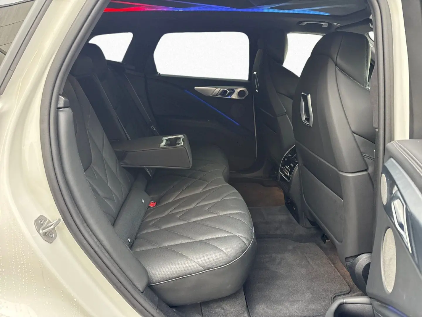 XM 50e IconicGlow BAB-Ass. Massage ACC 360  AHK